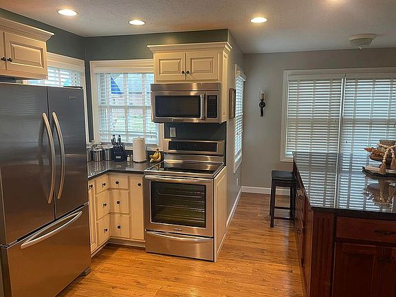 4th image of 166 Heritage Ct