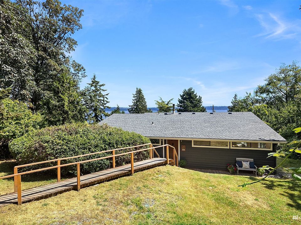 Welcome to 8016 SW Van Olinda Road, Vashon Island. This is a darling 1944 2-bedroom, 1.75-bathroom bungalow situated on a tranquil lot in the Dilworth Community.>