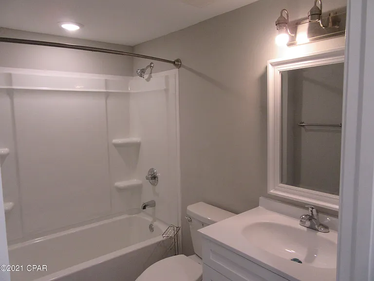 9809 Clarence St — Photo 15