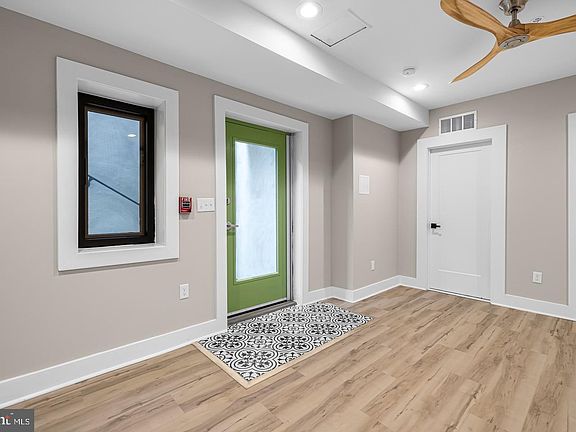 5th image of 400 S Conkling St #6