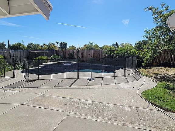 3rd image of 607 Lyndhurst Ave