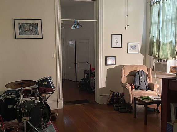 3rd image of 1018 S Carrollton Ave Unit A