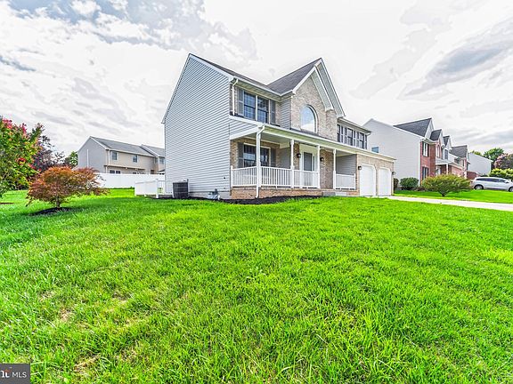 4th image of 25 N Forest Dr
