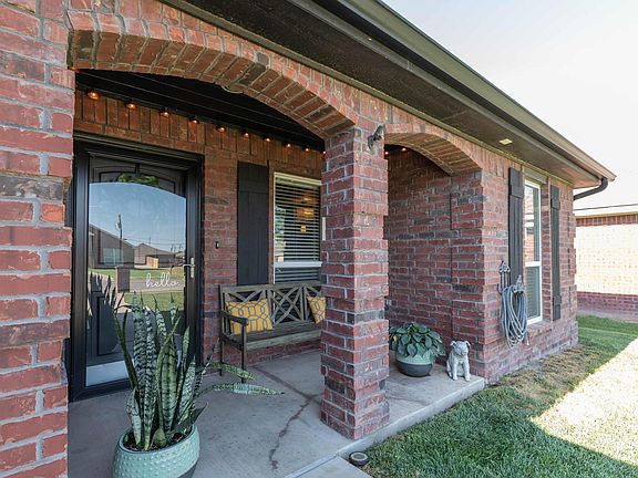 4th image of 2105 Arielle Ave
