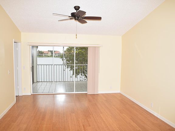 4th image of 7824 Emerald Cir #302