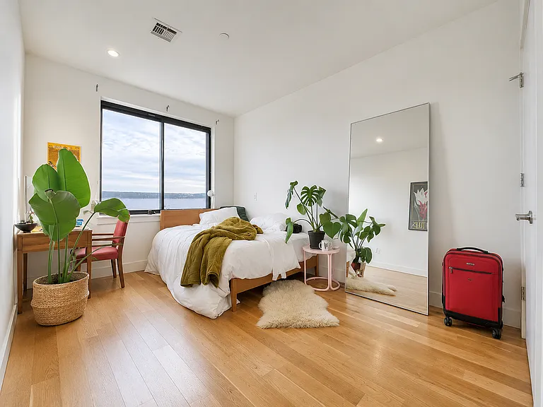 818 Lexington Ave #3R — Photo 4