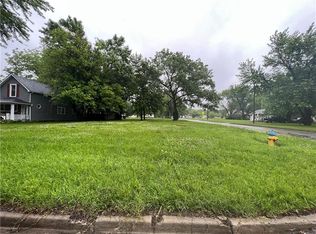 947 S Locust St, Ottawa, KS 66067