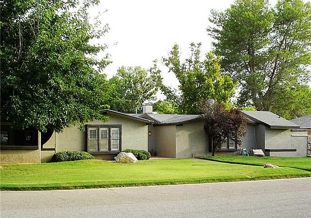 1st image of 300 Serrania Dr