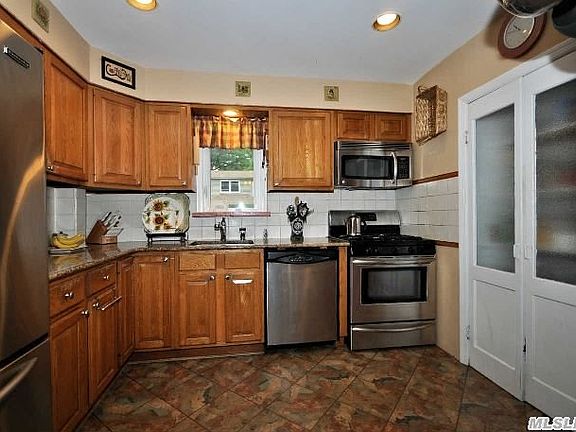 5th image of 2611 Southard Ave