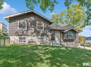 127 Walnut St, Le Claire, IA