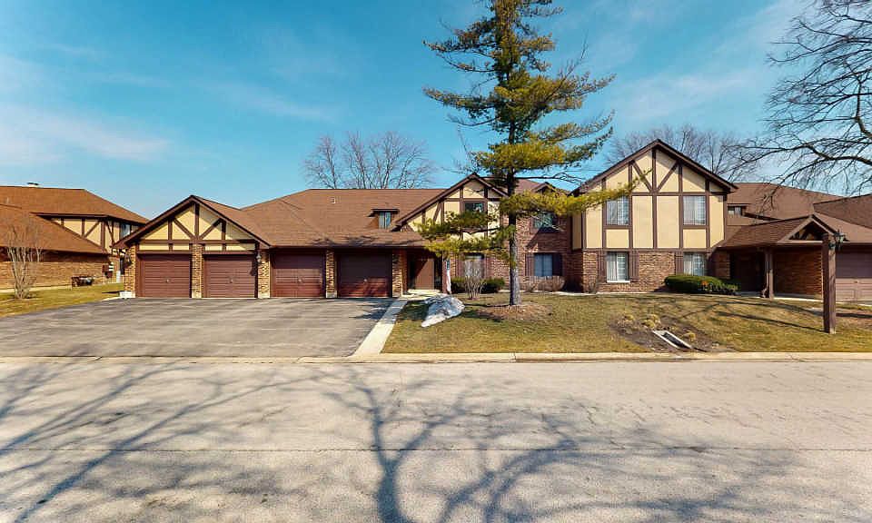 1st image of 1713 Lakecliffe Dr APT D