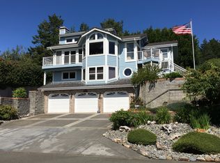 870 Julie Dr, Brookings, OR 97415