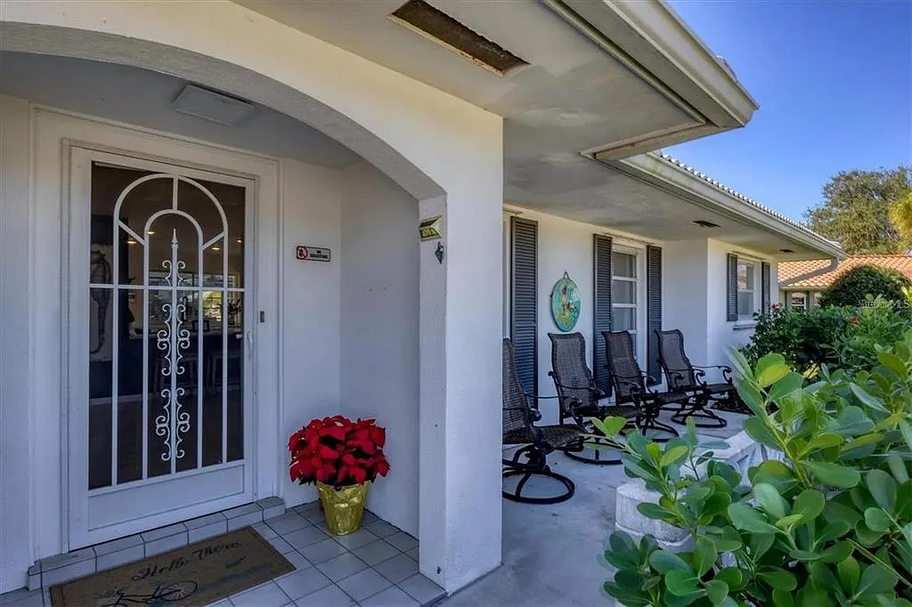 3 bed, 2.0 bath, 1624 sqft, $3,250 — Photo 3