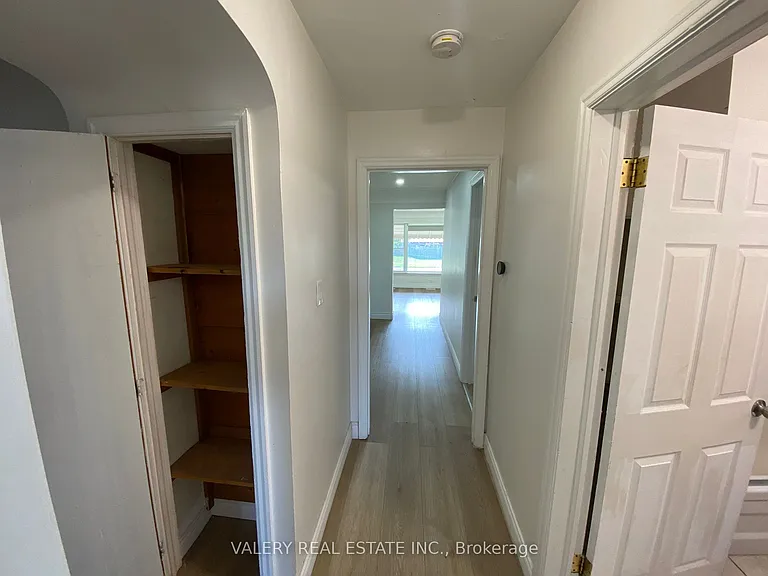 374 Edmonton St #MAIN — Photo 8