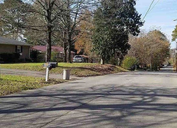 2nd image of 345 Mohawk Dr NW