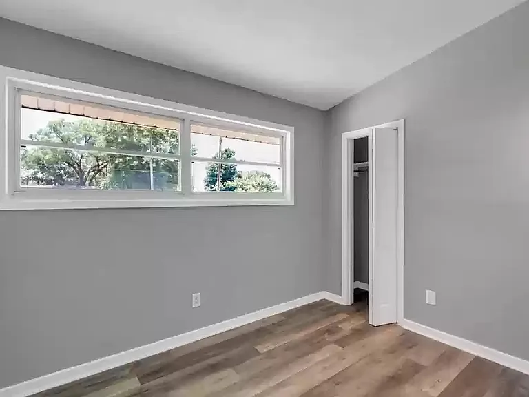 360 Chicago Ave — Photo 20