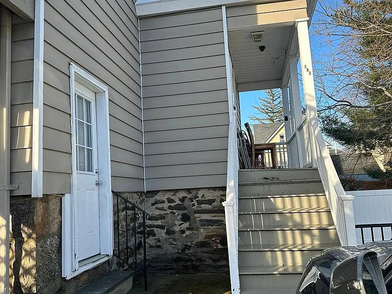 183 Roberts Ave #B — Photo 2