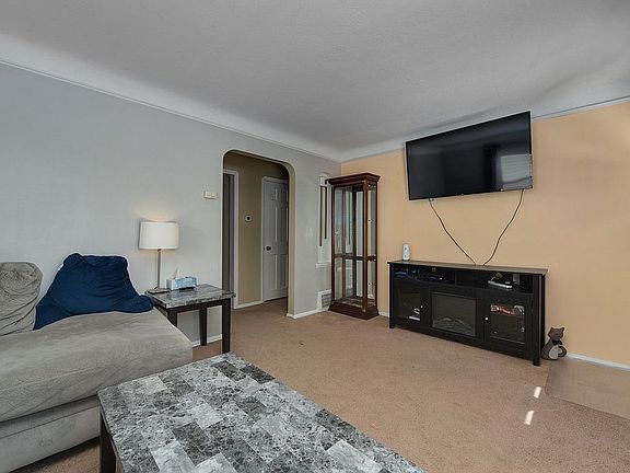 5th image of 6232 Traymore Ave