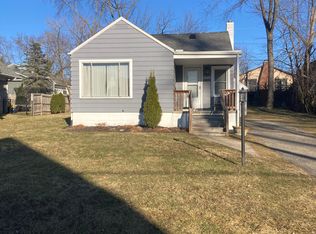 5545 Putnam Dr, West Bloomfield, MI 48323