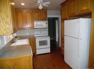 301 Henredon Rd, Morganton, NC 28655