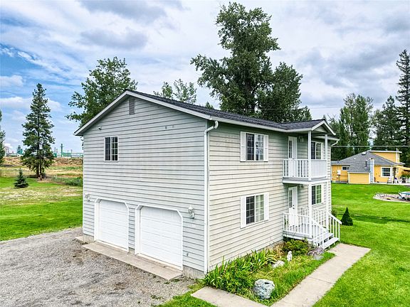 2nd image of 111 W Evergreen Dr