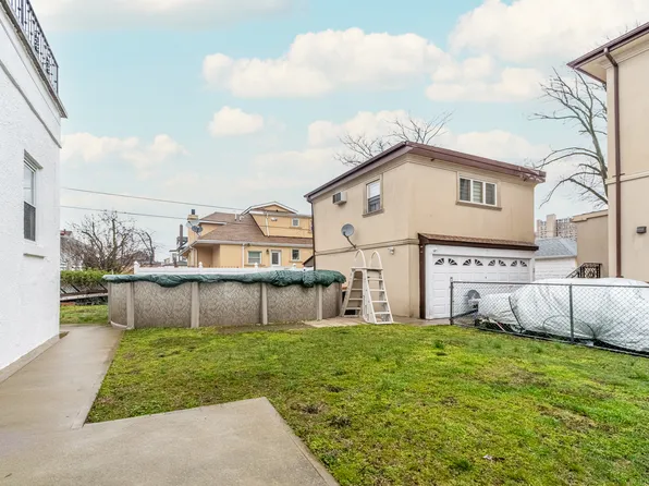 3817 Oceanic Avenue image 5 of 37