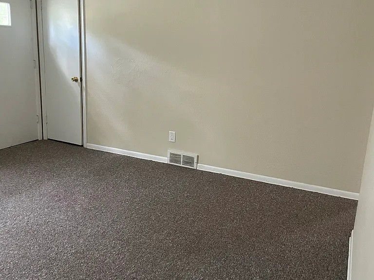 1332 Sutherland Ave — Photo 6