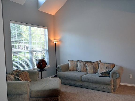 4th image of 2444 Chesterwood Dr
