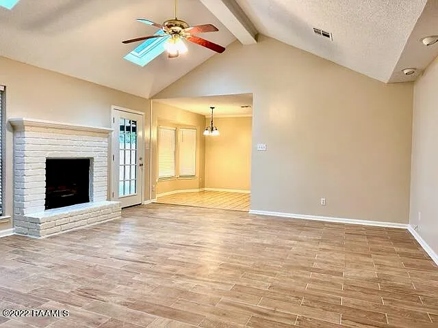 709 Rosedown Ln — Photo 3