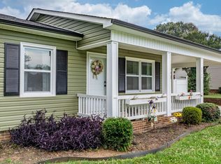 3545 Yorkland Dr, Hickory, NC 28601