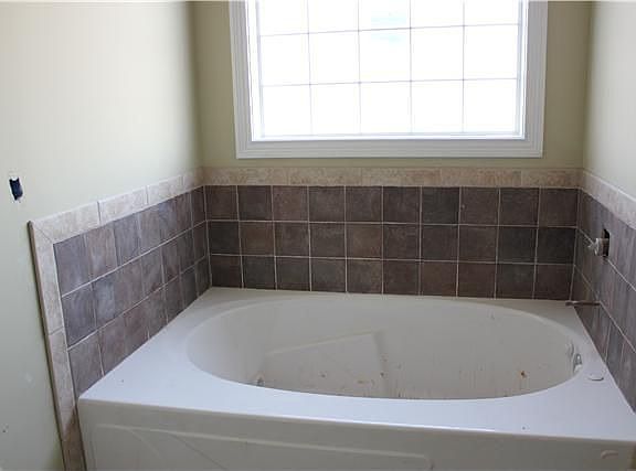 4th image of 107 Meadow Wood Park