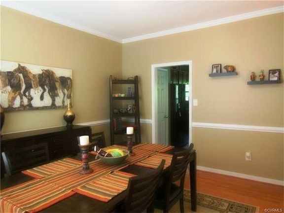 4th image of 383 Oxford Ln
