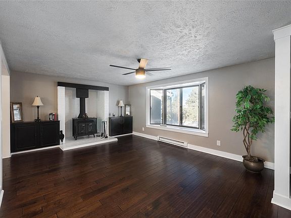 3rd image of 462 Ponderosa Ln