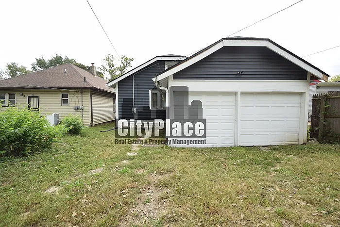 2 bed, 1.0 bath, 1234 sqft, $1,195 — Photo 3