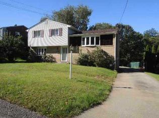 223 Yosemite Dr, Pittsburgh, PA 15235