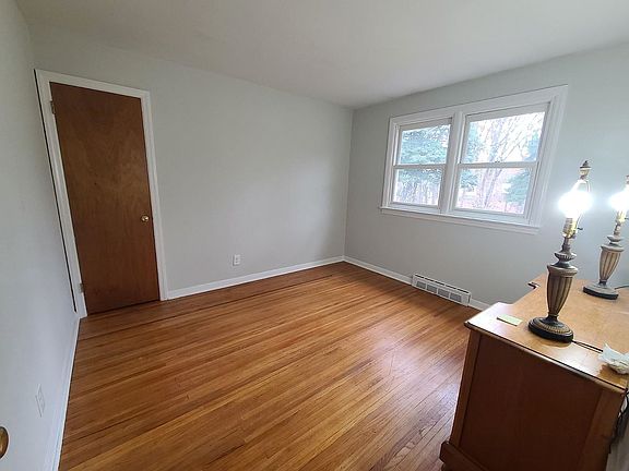 3rd image of 119 Kenwood Dr