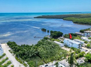 16 Seaside Ave, Key Largo, FL 33037