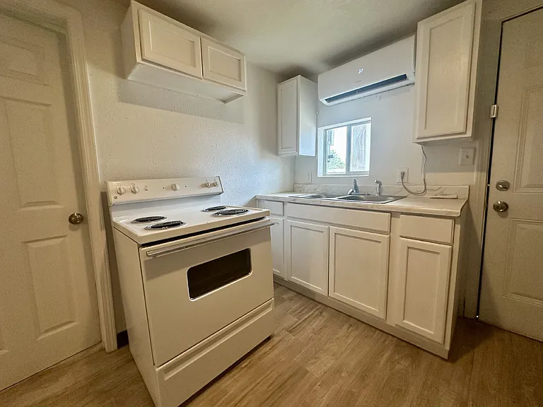 2416 Colgate St #12 — Photo 9