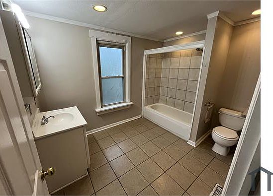 3rd image of 1559 Clifton Ave #1559