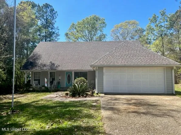 896 Hana Ct, Diamondhead, MS 39525