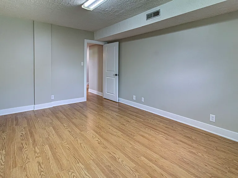 9521 Mobile Dr — Photo 38