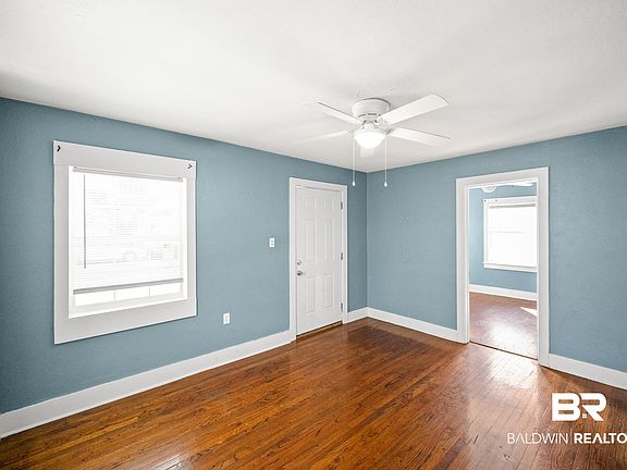 3rd image of 554 Mohawk St