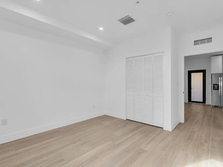 1037 NW 2nd St #3C — Photo 22