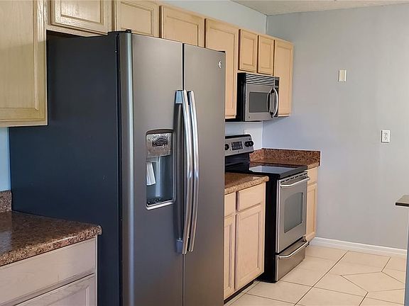 3rd image of 6033 Hilltop Ln E