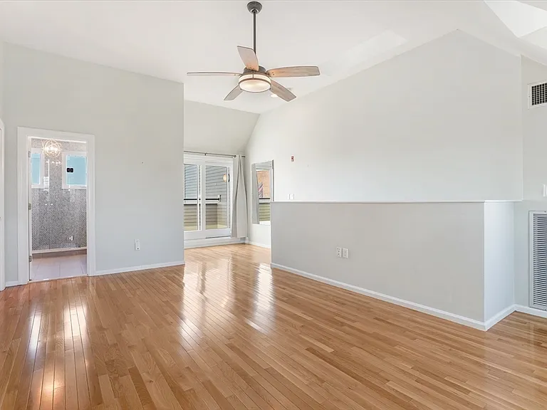 55 Chelsea St #55 — Photo 18