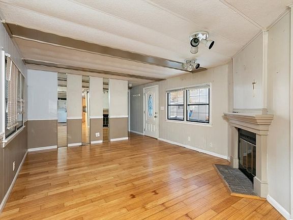 5th image of 176 Lakeview St