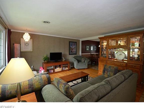 3rd image of 720 Carol Ln