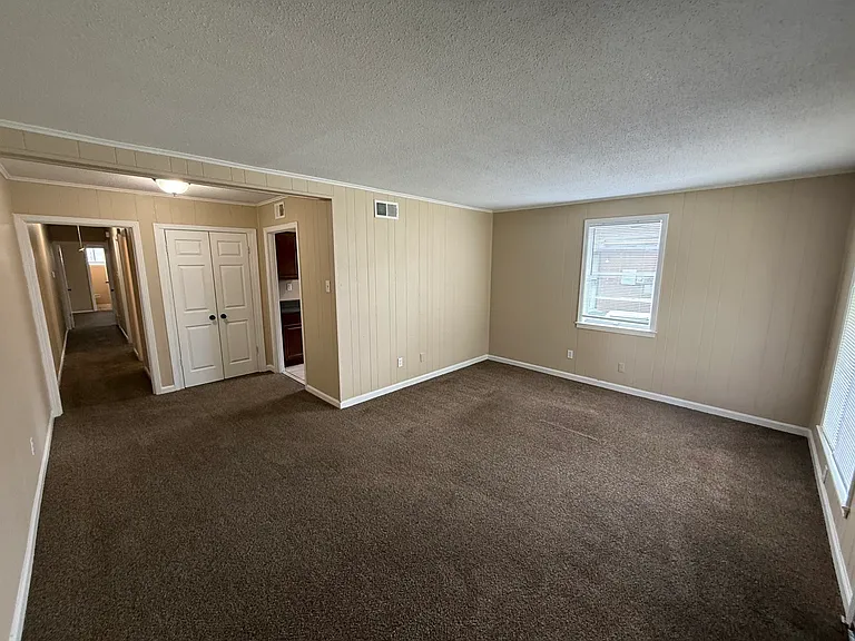 1048 University St — Photo 7