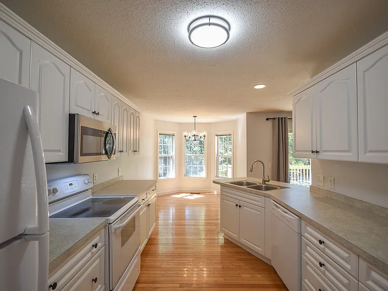 190 Winchester Rd — Photo 8