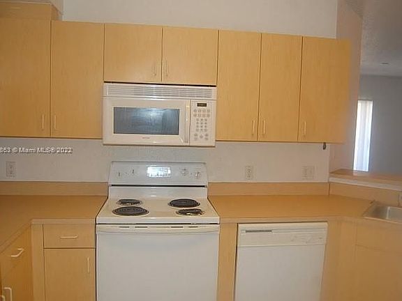 4th image of 302 Belmont Ln #302